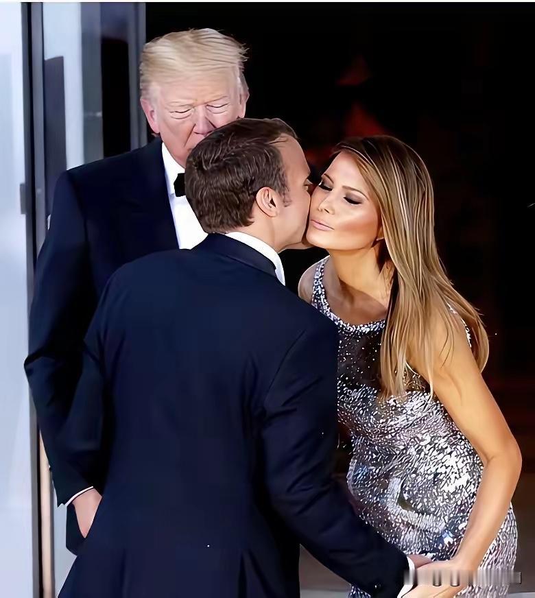 这张三人照片能编几个段子，挺有趣的，大家来看看吧！[呲牙笑]一、特朗普心里话，小