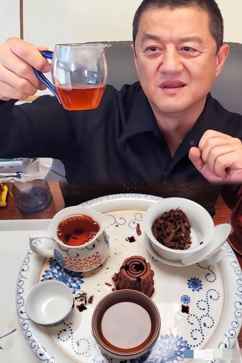 我老公前阵子买了李亚鹏带货的茶叶，他跟我说的那句实话，让我突然懂了为啥有人说李亚