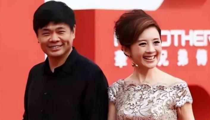 2004年，亿万富翁丁健对妻子说：“给你一个亿，离婚吧，我爱上别人了”，可妻子抱
