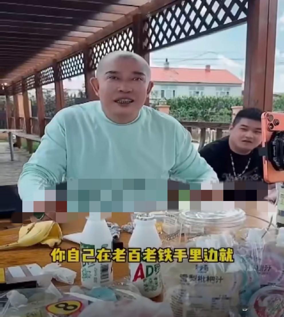 当众质问驴爸10年花费3000多万，自夸孝顺“天花板”。