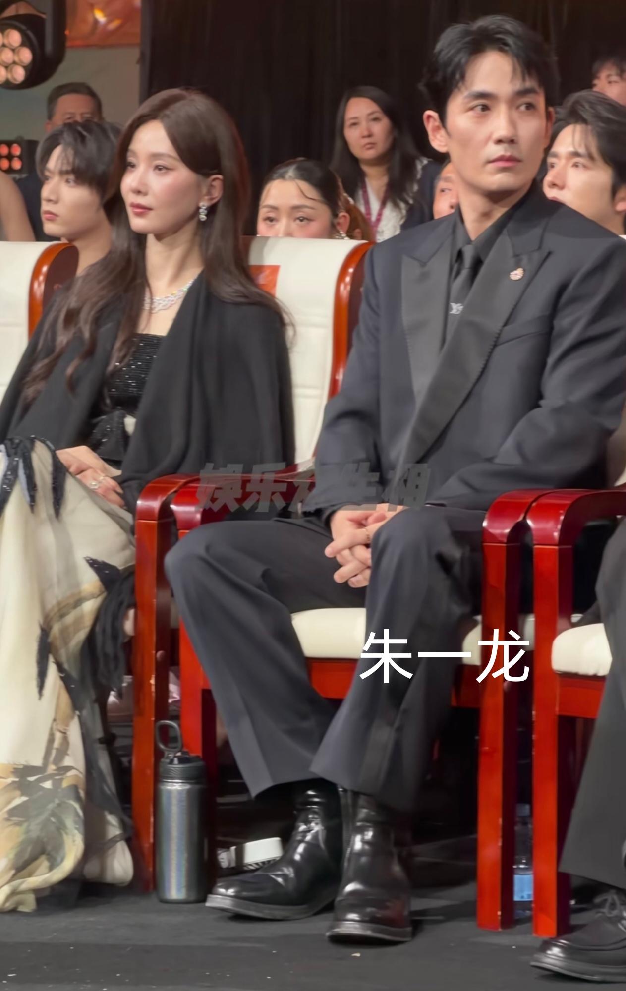2026年8月第38届大众电影百花奖，朱一龙、刘诗诗、易烊千玺台下同框观礼。