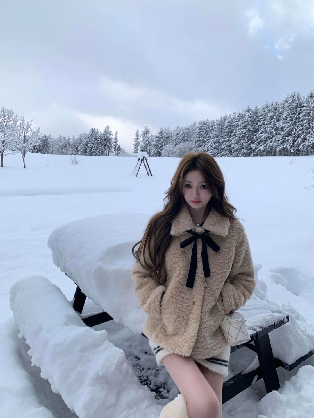 懒懒又去日本陪男友王思聪了，穿成这样真抗冻啊有钱人的衣服不是聚酯纤维，会更保暖