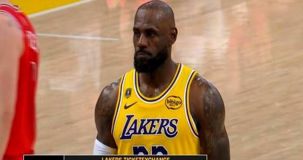 勒布朗复出就拿18分，湖人却赢了公牛12分，这哥们41了！詹姆斯伤愈归来，赛