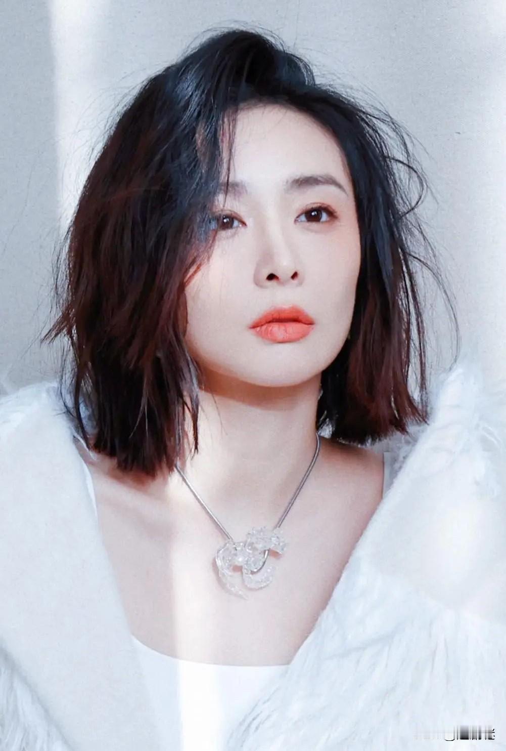 金鸡奖最佳女主角要开始评选了，高叶厉害，《南京照相馆》里演得挑不出毛病，网上打分