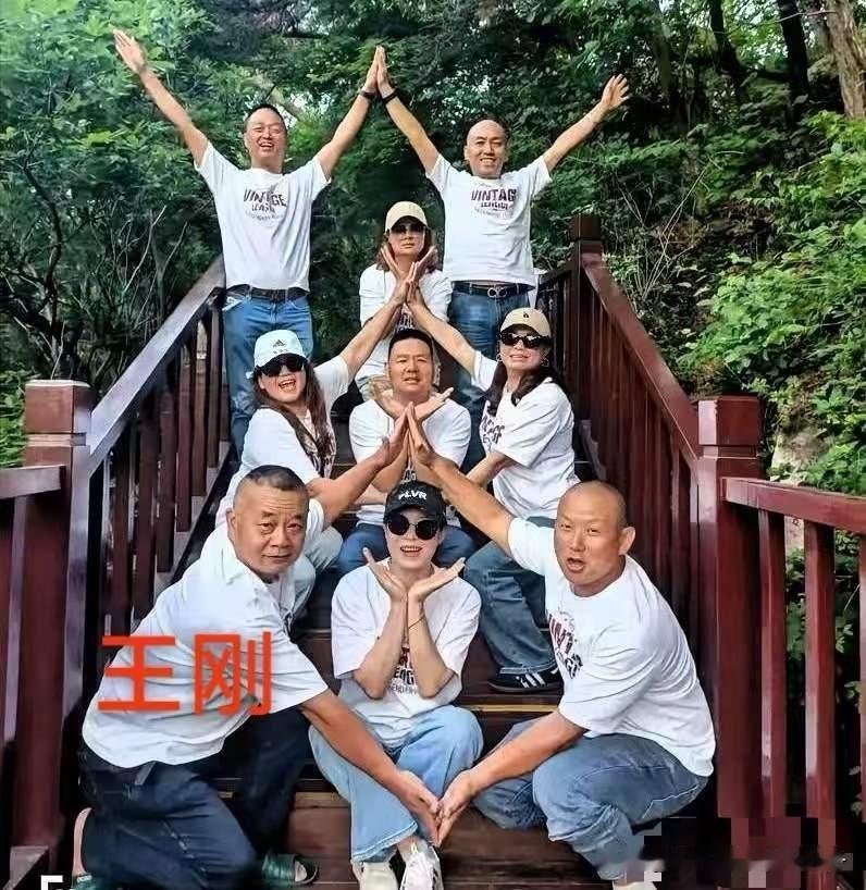 这就是这两天重庆最出名的王先生因为他、新疆一个酒店老板受委屈了因为他、一个不