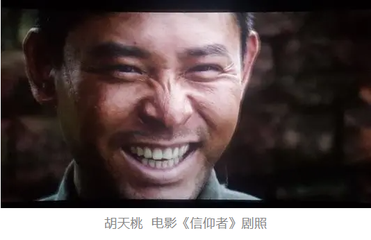 1935年，王耀武得知手下俘虏了一个我军师长，兴冲冲地跑过去准备审讯，可当他看到