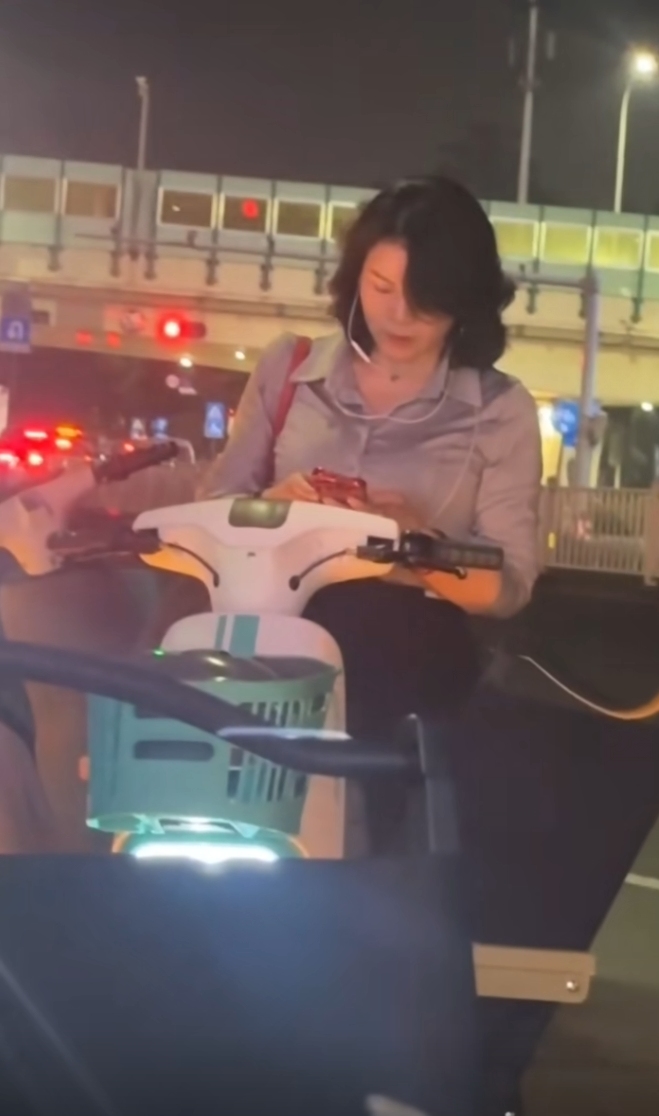 这种耳机现在很少有人带了吧！