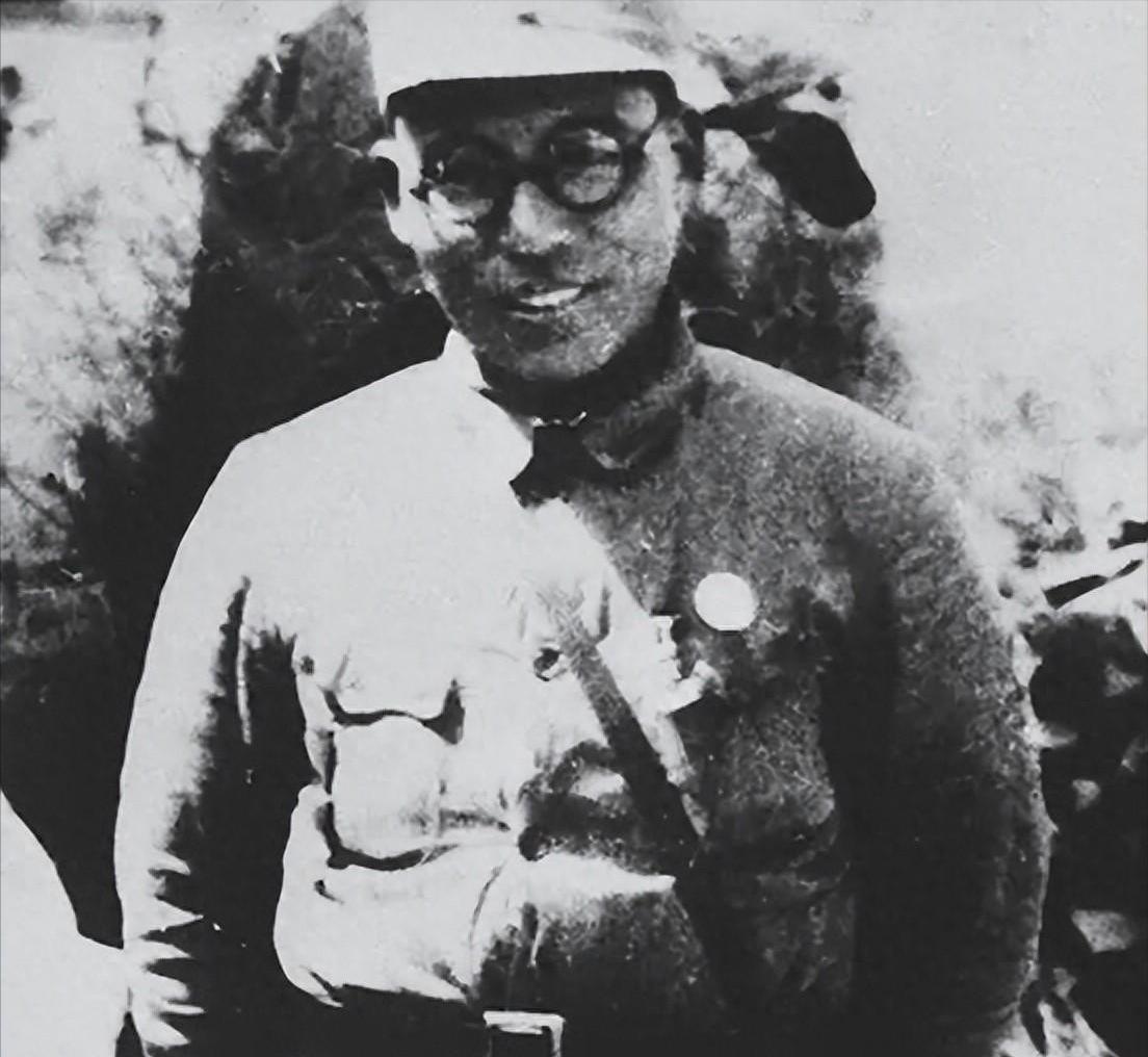 新四军刚刚组建，一位历史地位极高的人主动投军，叶挺为何觉得为难？1938年2月