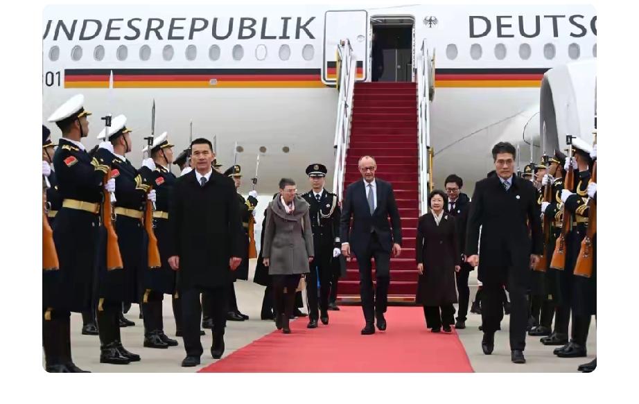 宝马董事长齐普策随德国总理访华，还和宁德时代签了合作谅解备忘录，这事儿可太有看头