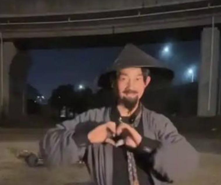 41岁打铁花网红一氧化碳中毒离世，他的悲剧的确让人惋惜，可更需要的是让人警醒！