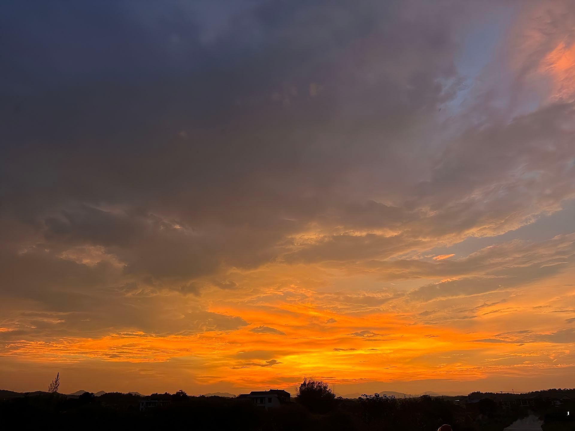 “改变不了的东西，说再多也没用，得不到重视的感情，就要慢慢远离，人总要和握不住的