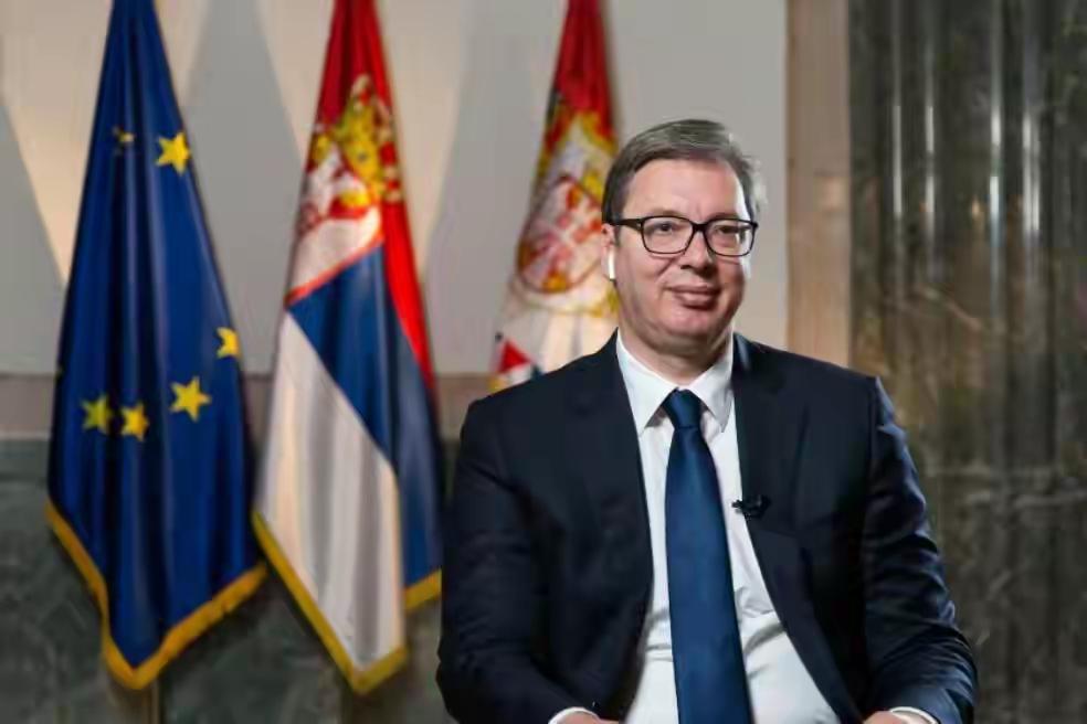 一直在北约忍气吞声的塞尔维亚武契奇，3月24日称：某些人想进攻我们，现在刻罢手了