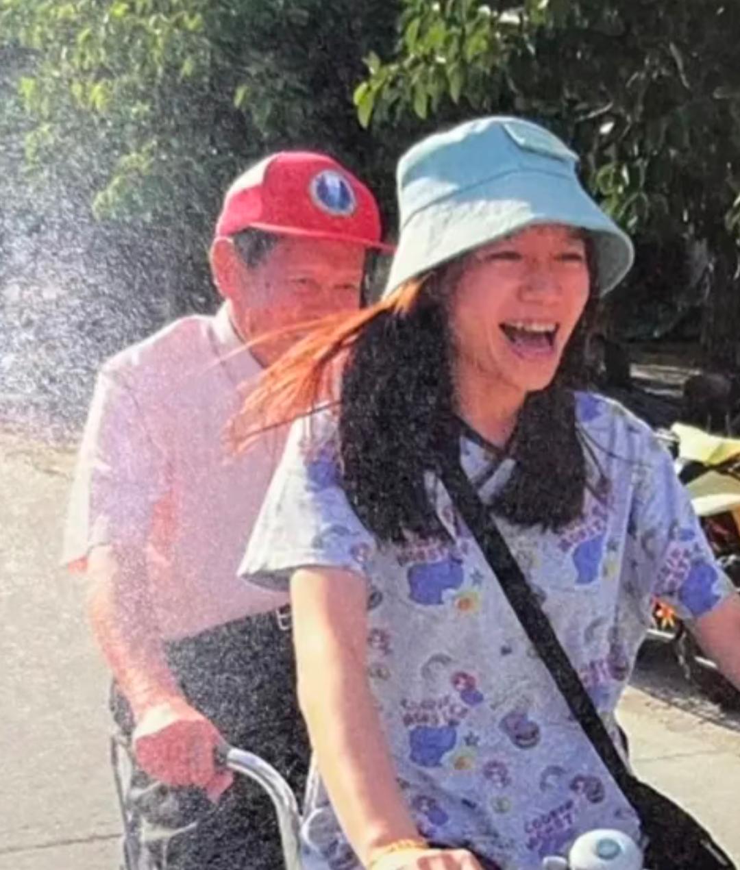 复盘杨振宁的百年人生，堪称“上帝宠儿”？有人问上帝是不是忘记给他关窗了?其实不然