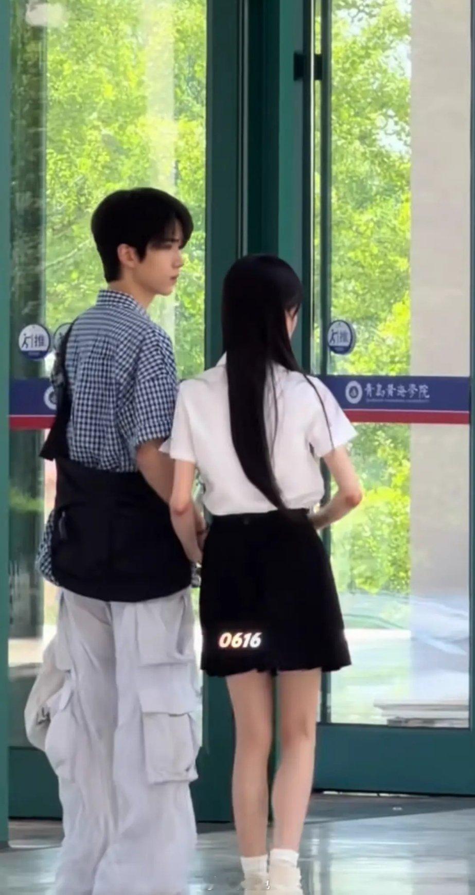 女明星对自己好点吧，这胳膊是真的存在的吗？