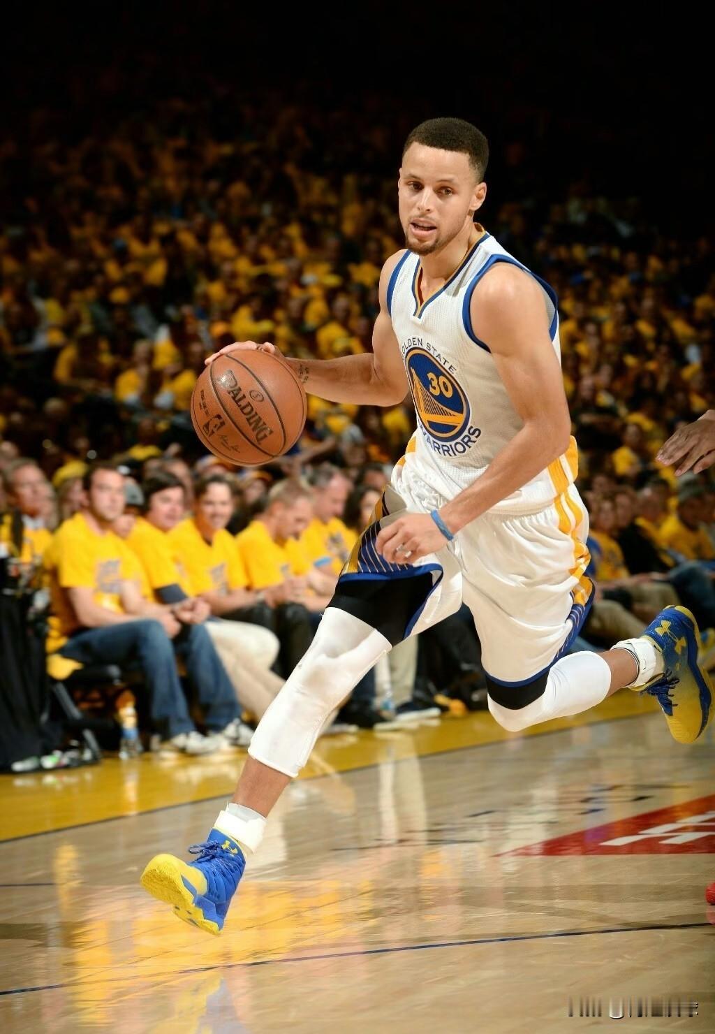 库里率队结束3连败！勇士134：115大胜爵士，看看球员数据，谁是赢球功臣？！