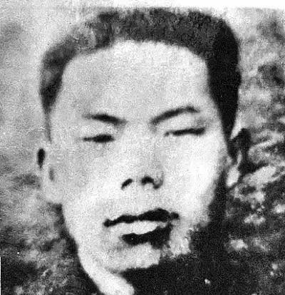 1952年，朝鲜战场上，志愿军都在睡觉，一个战士却因为太激动，睡不着。这个翻