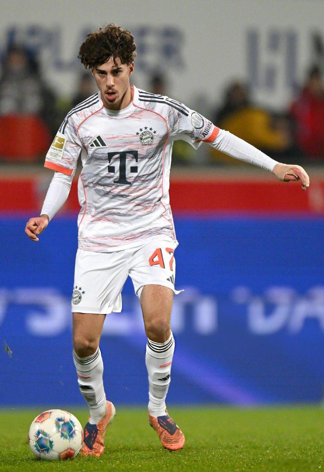 【未来之星】拜仁本轮德甲客场4比0大胜海登海姆，18岁的大卫-桑托斯和16岁的基