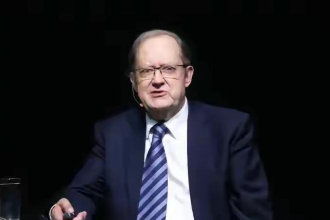 英国著名学者罗思义就未来中美关系以及核战争发出预言。他说，中国有些人认为，中