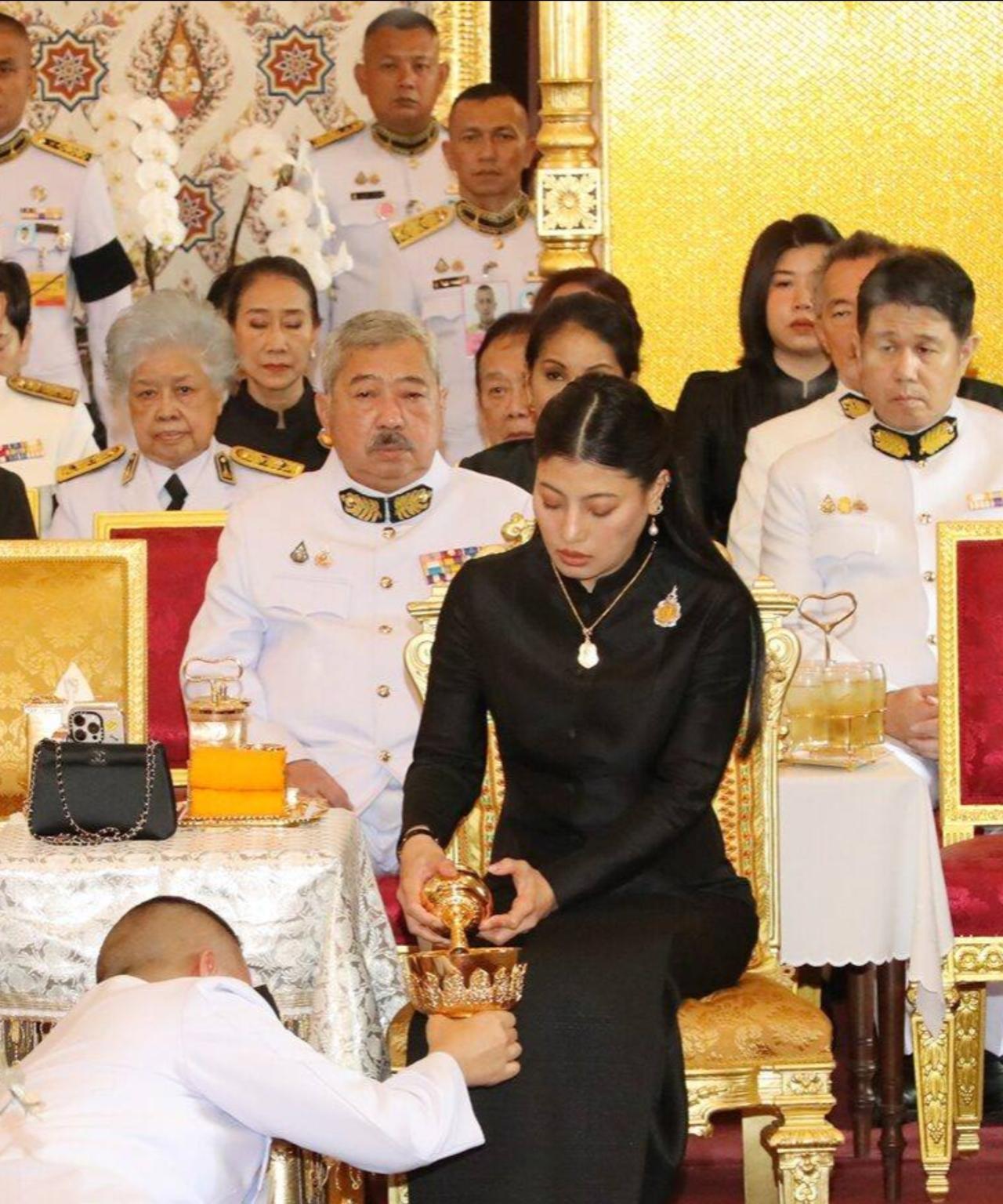 思蕊梵公主出席国葬，送别诗丽吉太后泰国思蕊梵公主殿下，现身曼谷大皇宫都喜玛哈普