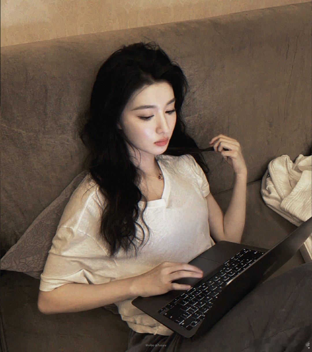#王楚然##全世界最好的王楚然#不止惊艳的外貌，更难得的是骨子里的柔软通透。对待角色认真沉淀打磨，对
