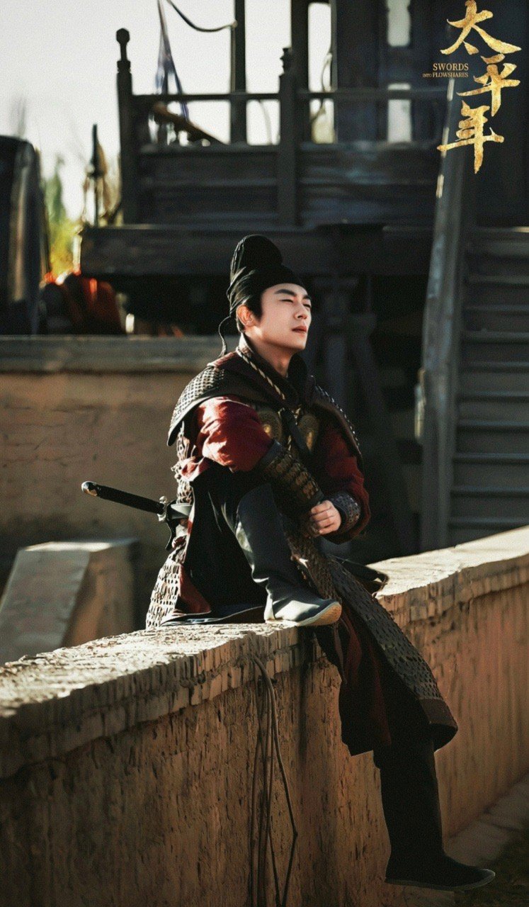 原来朱亚文吃醋是这风味朱亚文：说好的三人约定，你俩怎么单独对视？左看右看发现没