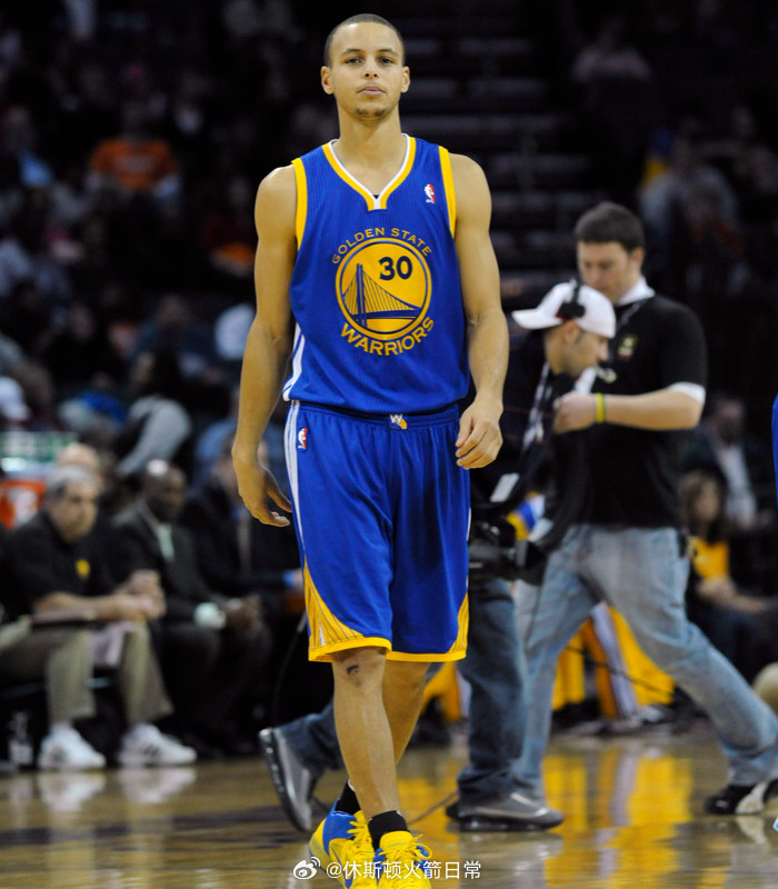 里德·谢泼德最近10场比赛的表现与斯蒂芬·库里新秀赛季的表现对比：谢泼德🆚库里