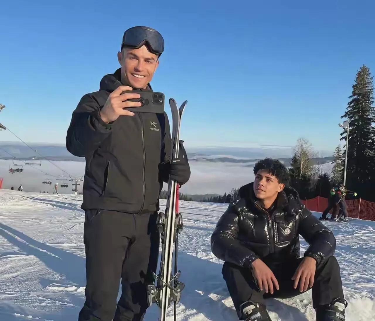 迷你罗跟亚马尔好像[笑着哭][笑着哭][笑着哭]