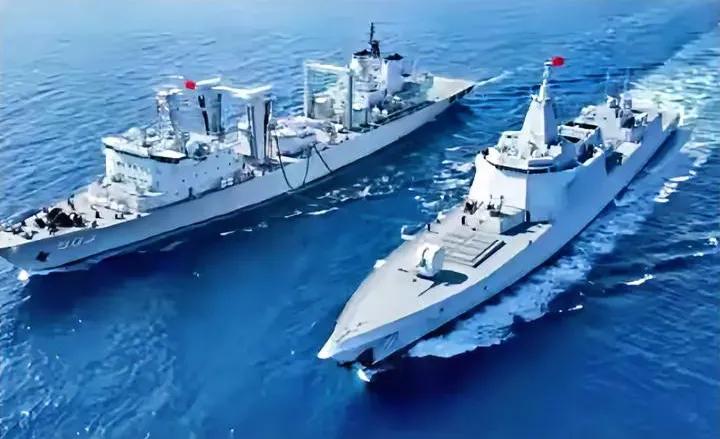 不是挺硬气吗？现在知道慌了？一觉醒来，日本海海域多了重磅阵容，我国海军编队强