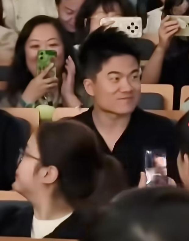 原来一直特别不理解董宇辉为什么每年都要搞一、二次音乐会，认为有这个投入不如让利消