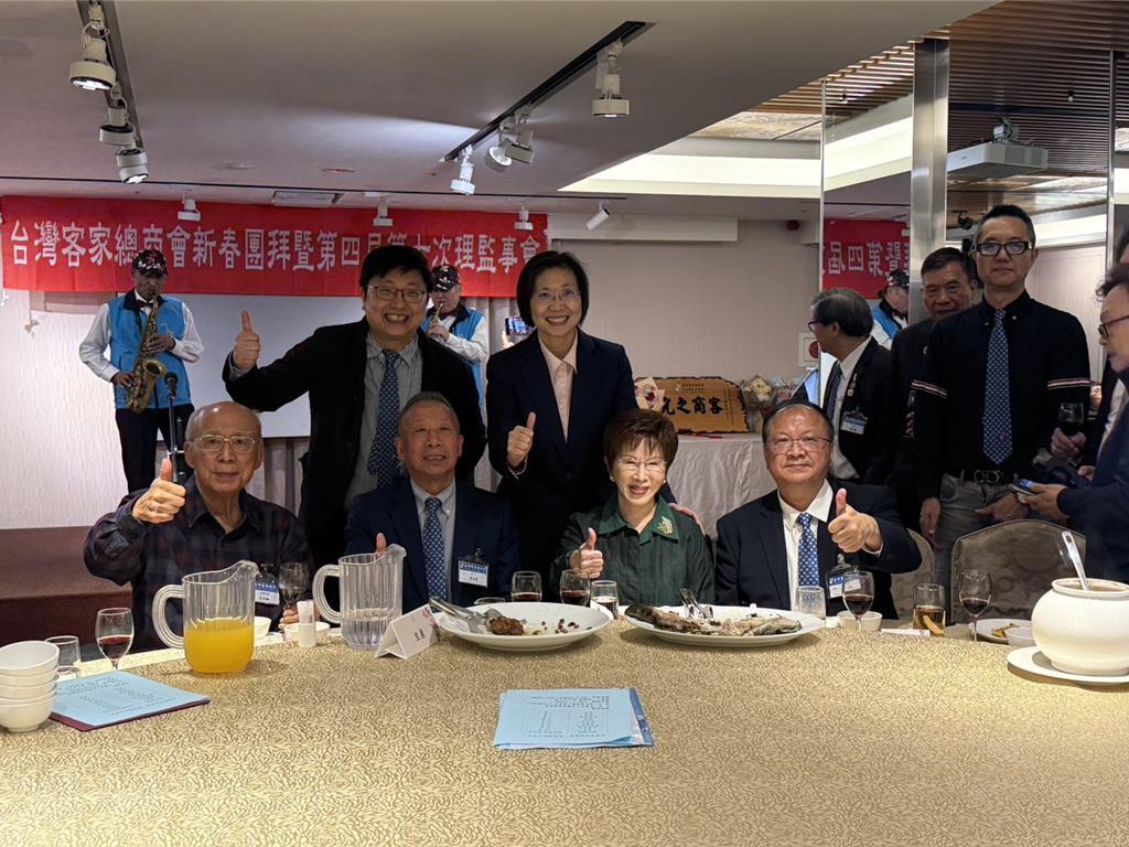 徐欣莹阵营：我活的吴伯雄和洪秀柱的力挺国民党新竹县长参选人陈见贤、徐欣莹双方烟