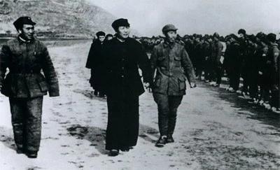 王震将军在去世前也感受到形势不对了，留给后人三句话，第一句是谁反对毛主席，谁就良