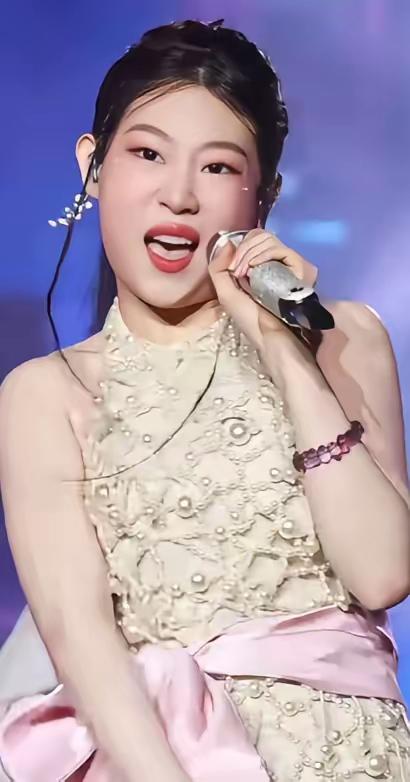 如果我是小沈阳，就会让沈佳润先去读大学，等毕业了再出道，而不是现在急吼吼的就把