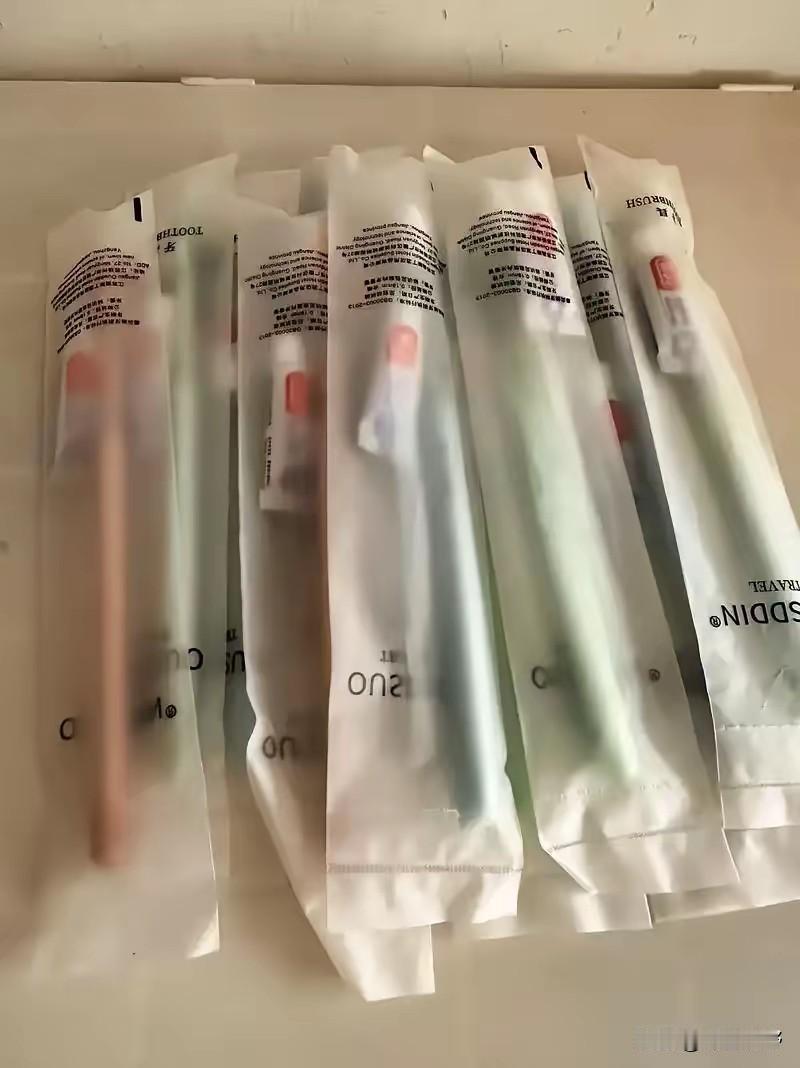 如果不是央视记者冒着风险卧底暗访，这事还要瞒我们多久？堆积如山的废旧化工桶、破拖