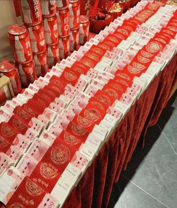 亲戚闺女找了个山东对象，今天谈彩礼。男方说当地订婚结婚一次给10万，没有三金五