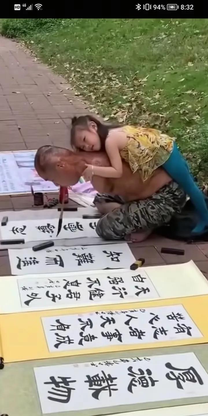 看哭了！山东聊城，丈夫意外失去双臂，妻子无情离婚，抛弃丈夫和女儿，丈夫天天拼命用