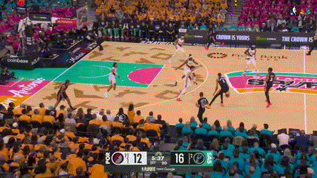 如何评价文班亚马的季后赛首秀？——全场出战33分钟，投篮21中13（其中三分6中