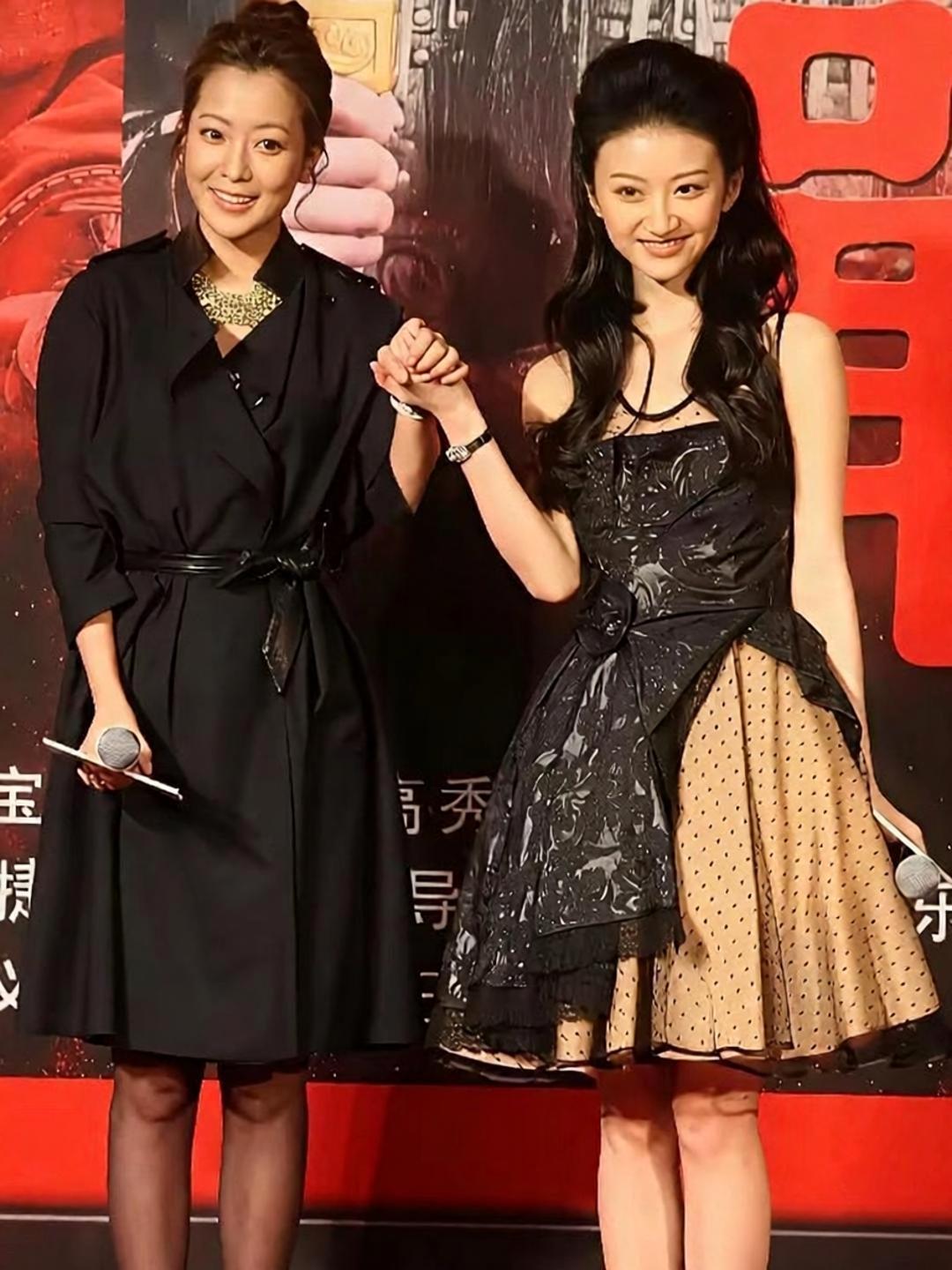 当年《战国》宣传期景甜和金喜善的合影。那时候景甜才刚出道，而金喜善已经是成名很久的明星了。​