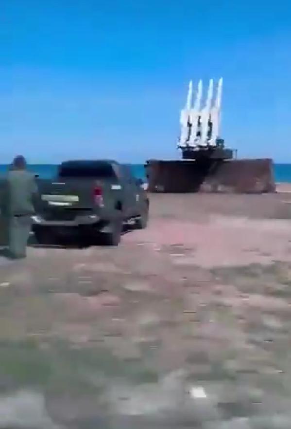 “俄罗斯官员称向委内瑞拉已提供铠甲防空导弹系统。”当地时间2025年11月4日，