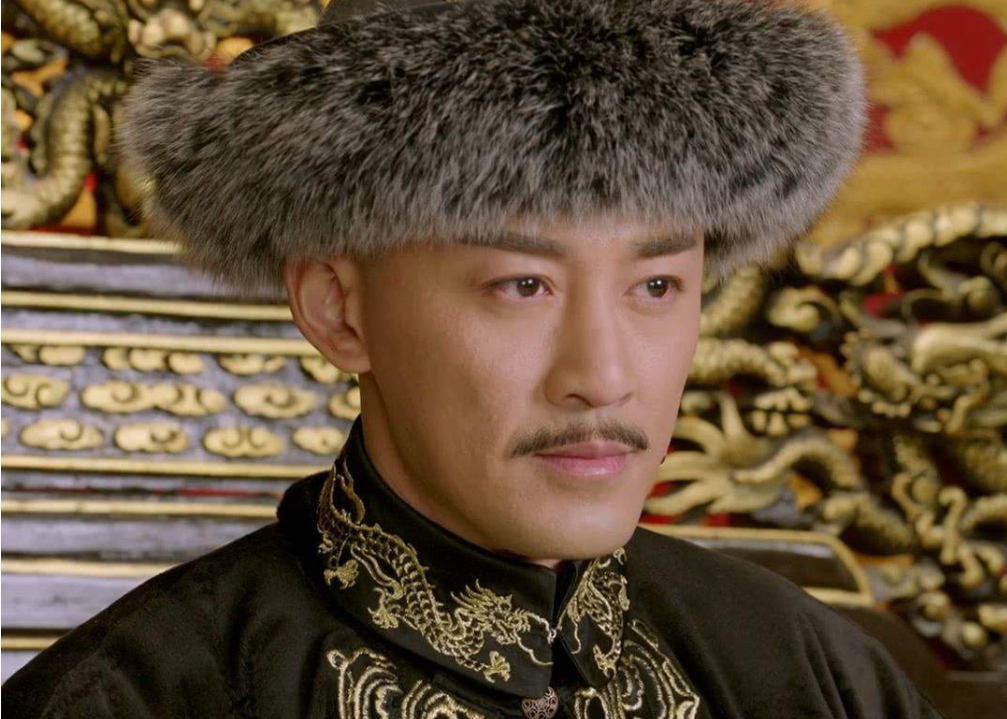 公元1635年，皇太极在大庭广众之下，下令扒光亲姐姐莽古济的衣服，对她处以凌迟极