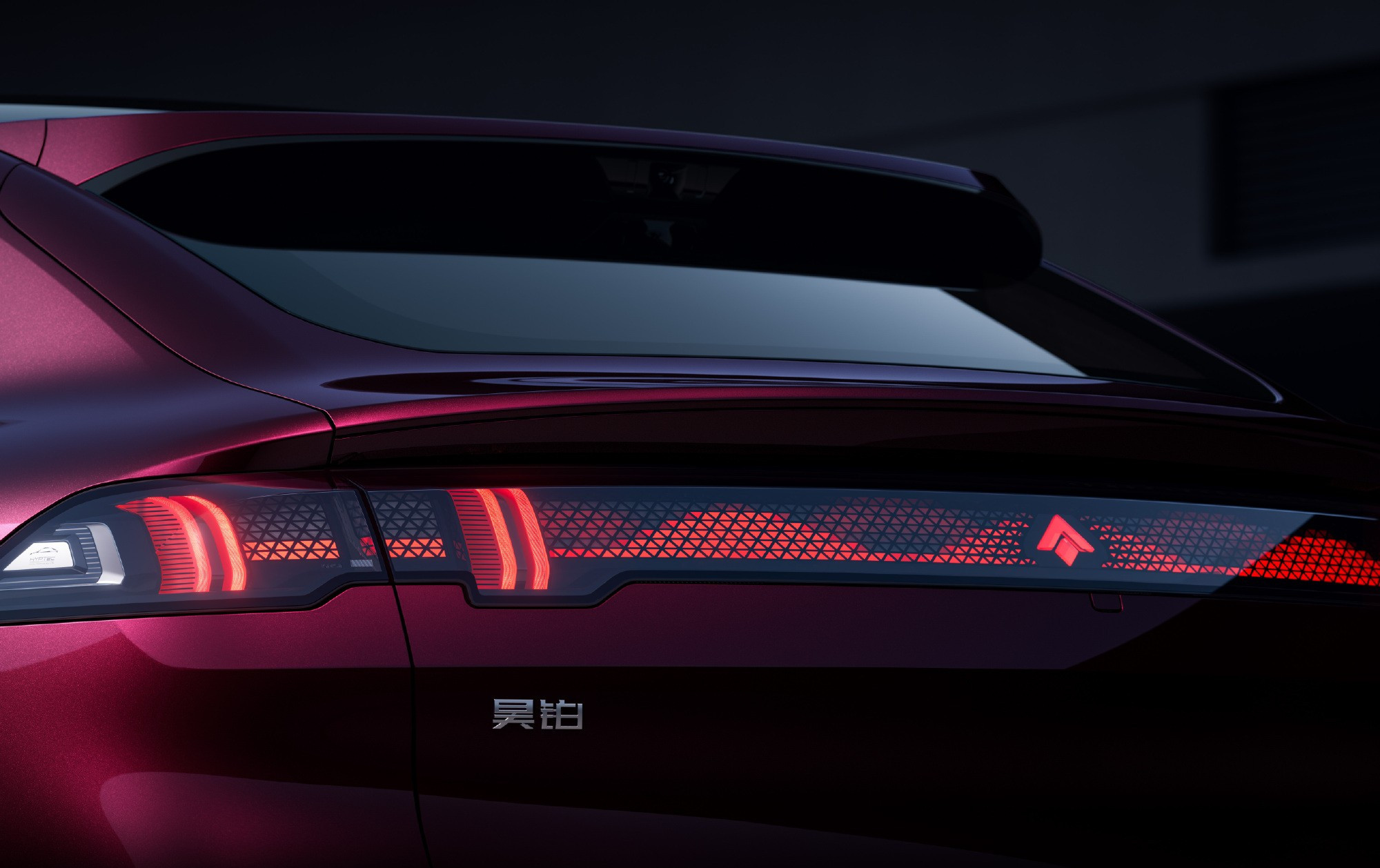 广汽旗下的高端品牌昊铂又一力作正式发布官图，车型为昊铂S600，车长超过了5米、