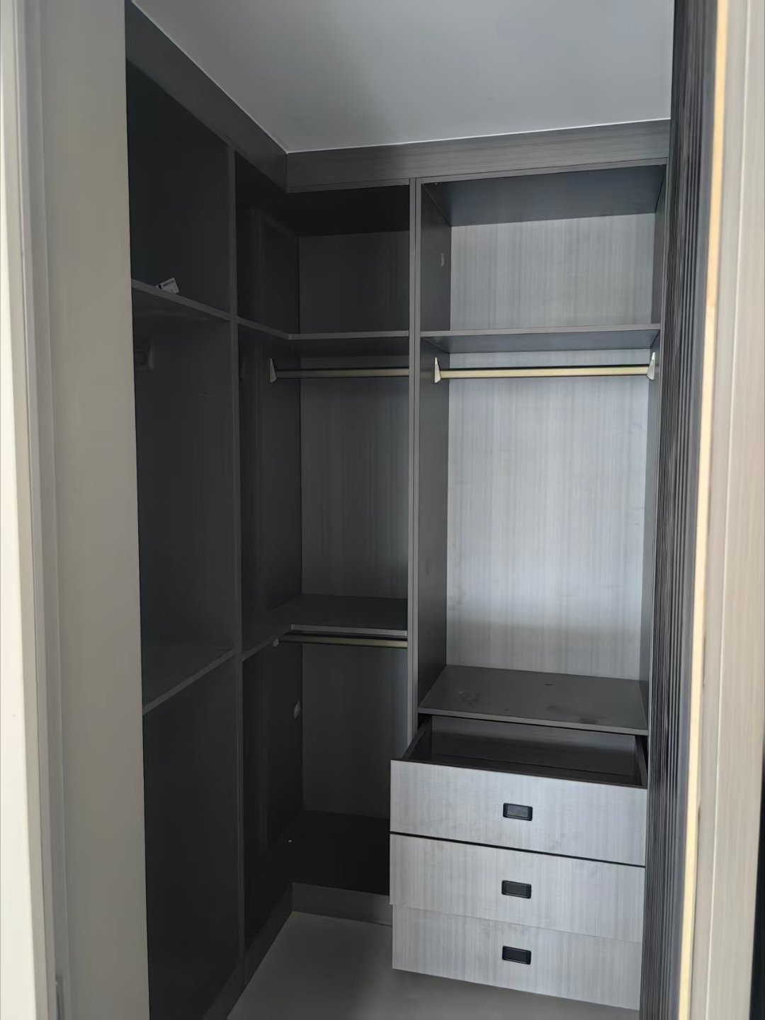 近100件球衣往哪放？新家球衣收纳室完工了！