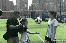 不是，这样拍视频是吧[笑着哭]