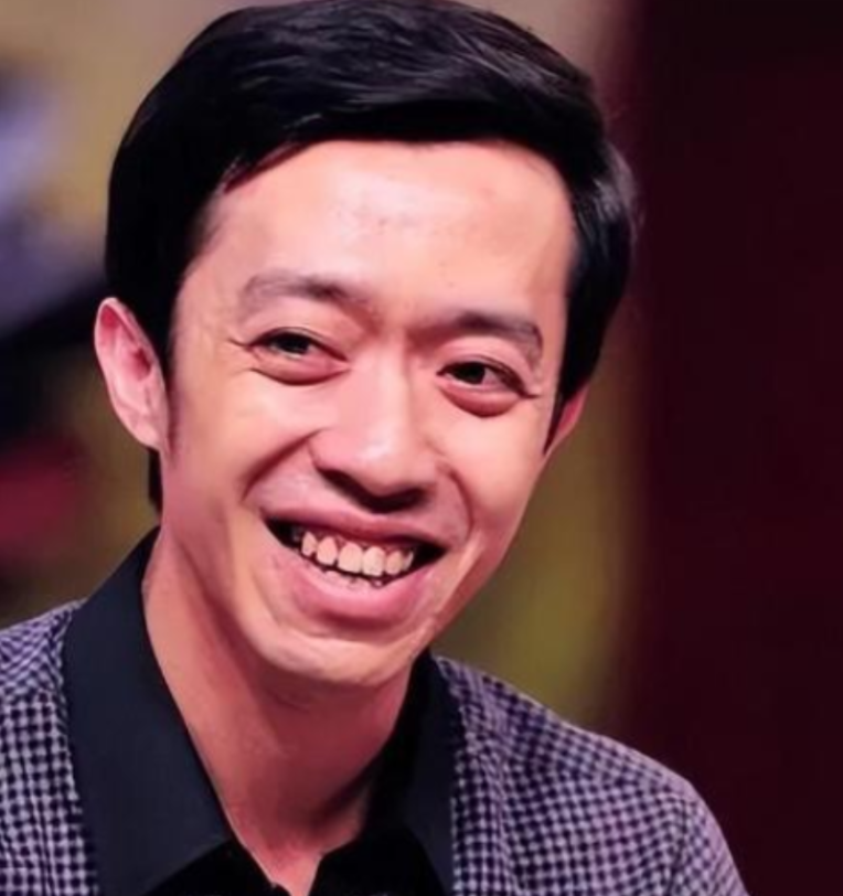 有一次，主持人问李菁：“你离开德云社最直接的原因是什么？”李菁说了2点，却让郭德