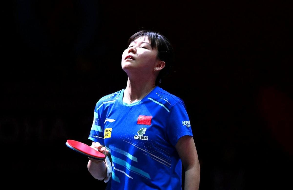 看她们比赛，心总悬着。明明是隔着屏幕的陌生人，却又熟悉得不行。看到王曼昱那个利