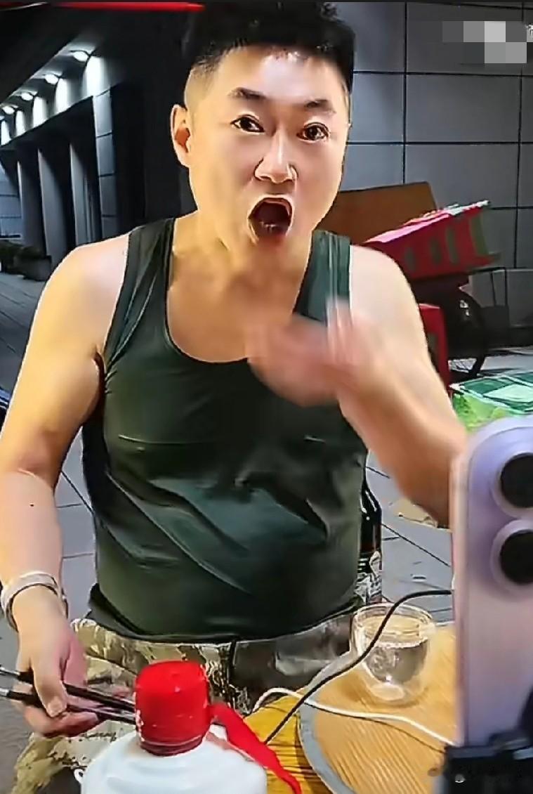 二驴和辛巴闹掰因为饱和真点不上关注了！二驴问九天给辛巴录音事件，九天解释是我