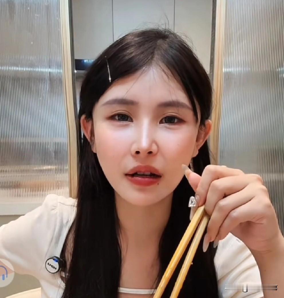 小胖讲猫妹妹为何不签老葛？人心是会变的，有感情没有合同也可以在一起待着，只要