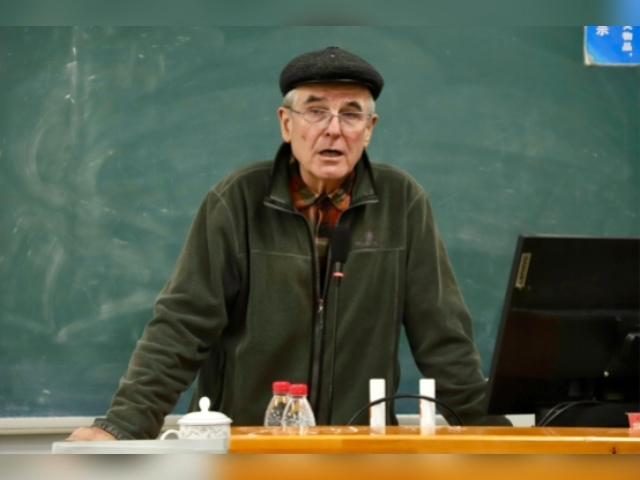 阳和平:“铁饭碗”与“大锅饭”是人民当家作主的底线近日，学者阳和平在视频中