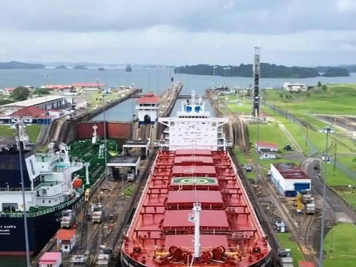 有外媒曝：所有挂着巴拿马国旗的船只，只要进入中国港口，都必须接受严格的检查，从货