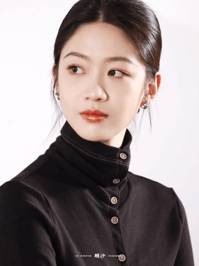 向涵之最近几次活动状态视界大会领奖，星辰大海，金鸡奖红毯和大生意人线下，有种温婉