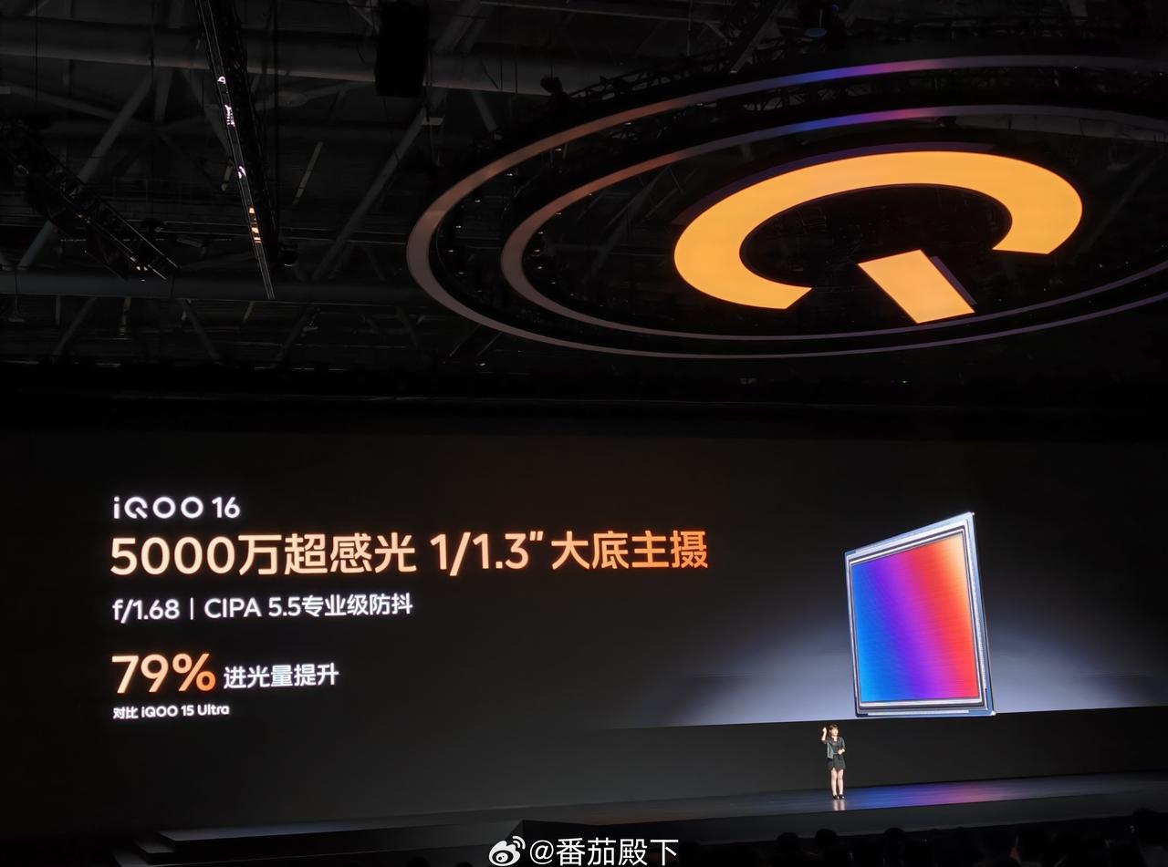 讲个笑话？很多母品牌的“旗舰标准版”……拍照真未必打得过iQOO16。有